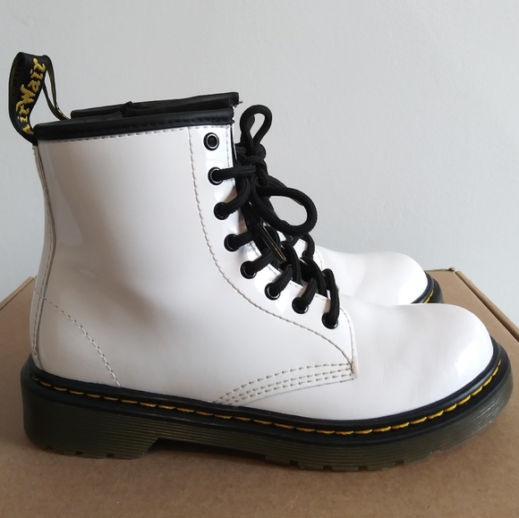 Doc Martens Air Wair Size 2 kids - Picture 5 of 7